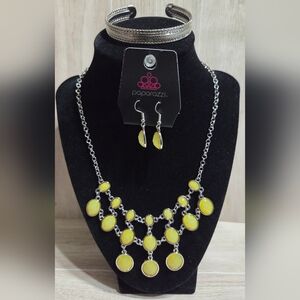 paparazzi 2 Piece Lemon Drop Bib Necklace Set in Sunny Yellow